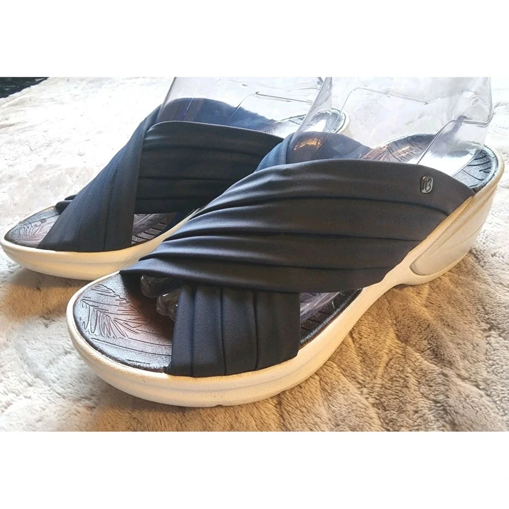 Bzees Knockout Navy Blue White Slip On Wedge Sandals Womens 10